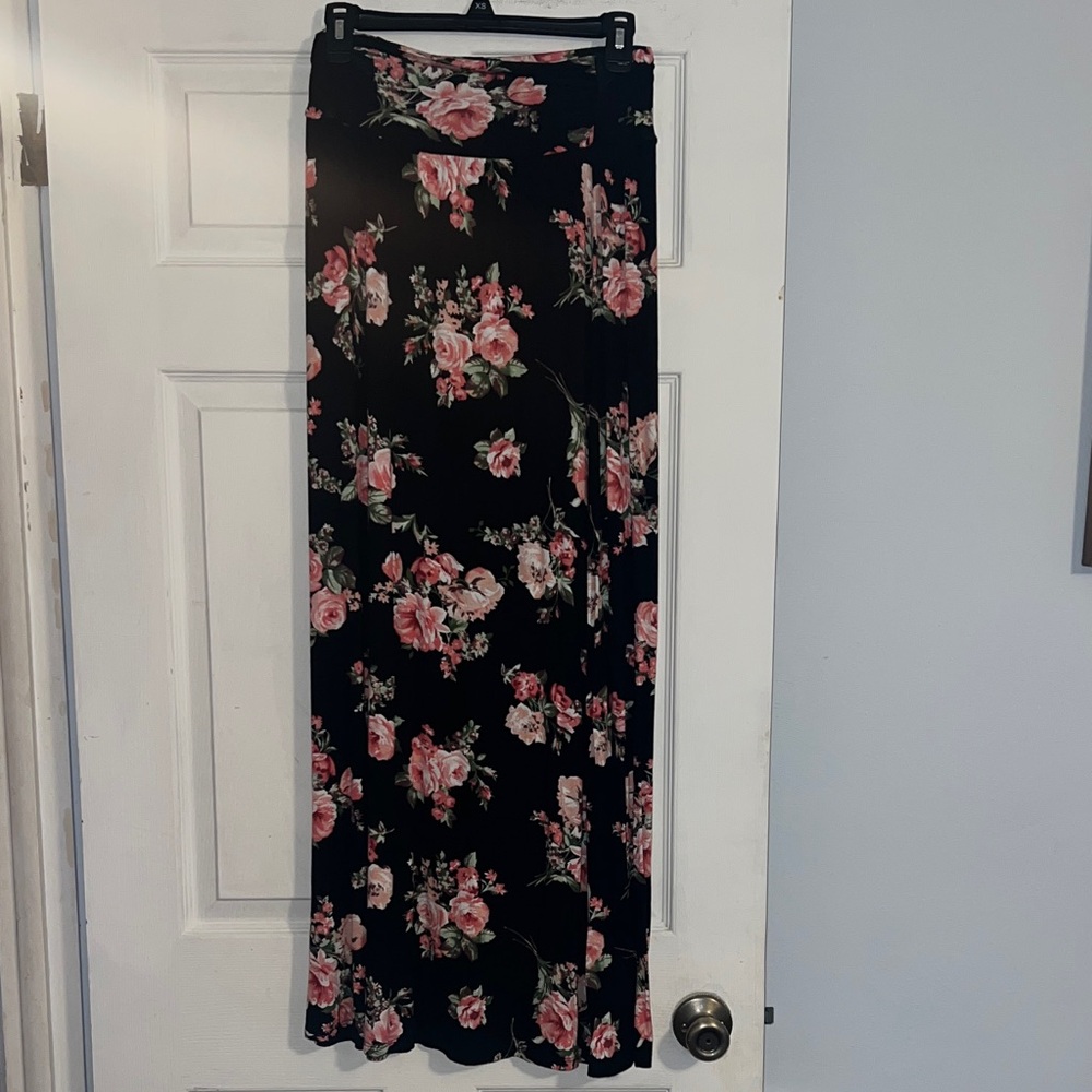 Joe Benbasset Black Floral Ruched Waist Flowy Maxi Skirt - Picture 3 of 9